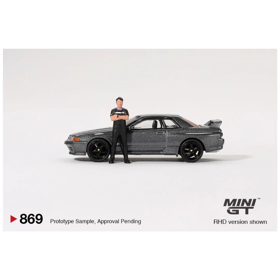 MinMini GT #869 Nissan Skyline GT-R (R32) Gunmetal w/ Matsuda Figure – Tsugio Matsuda Collection – 1:64 Scale Diecast Model