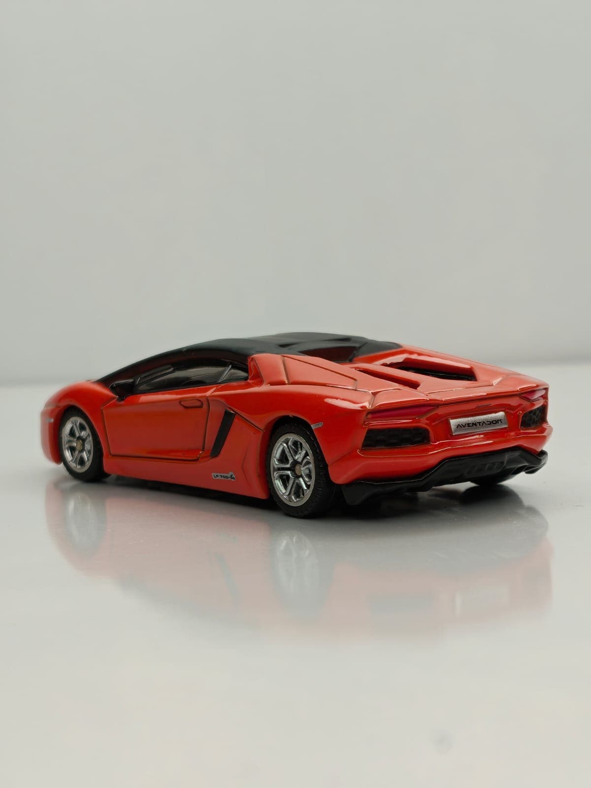 CCA Lamborghini Aventador Roadster – 1:64 Scale Diecast Model