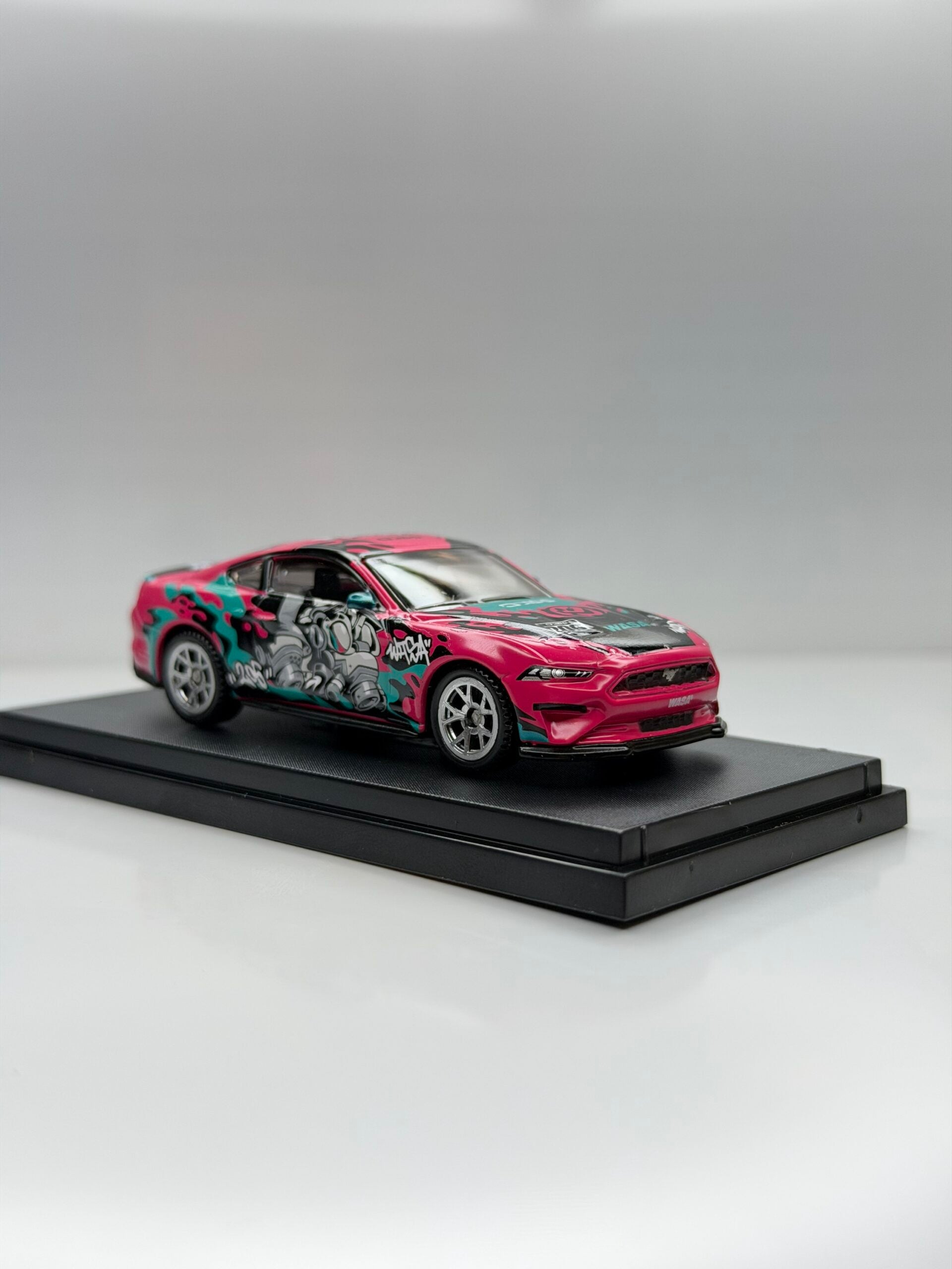 CCA 2018 Ford Mustang GT (Acrylic Display Case) – 1:64 Scale Diecast Model
