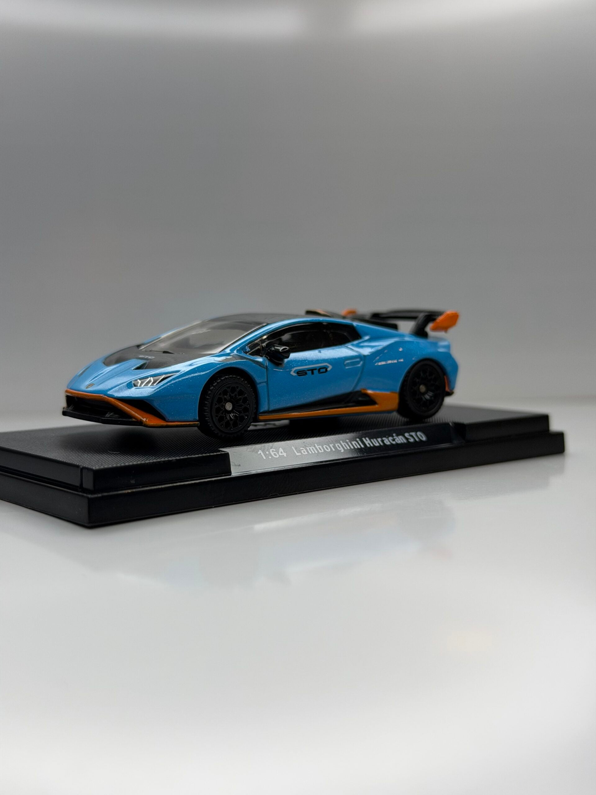 CCA Lamborghini Huracán STO (Acrylic Display Case) – 1:64 Scale Diecast Model