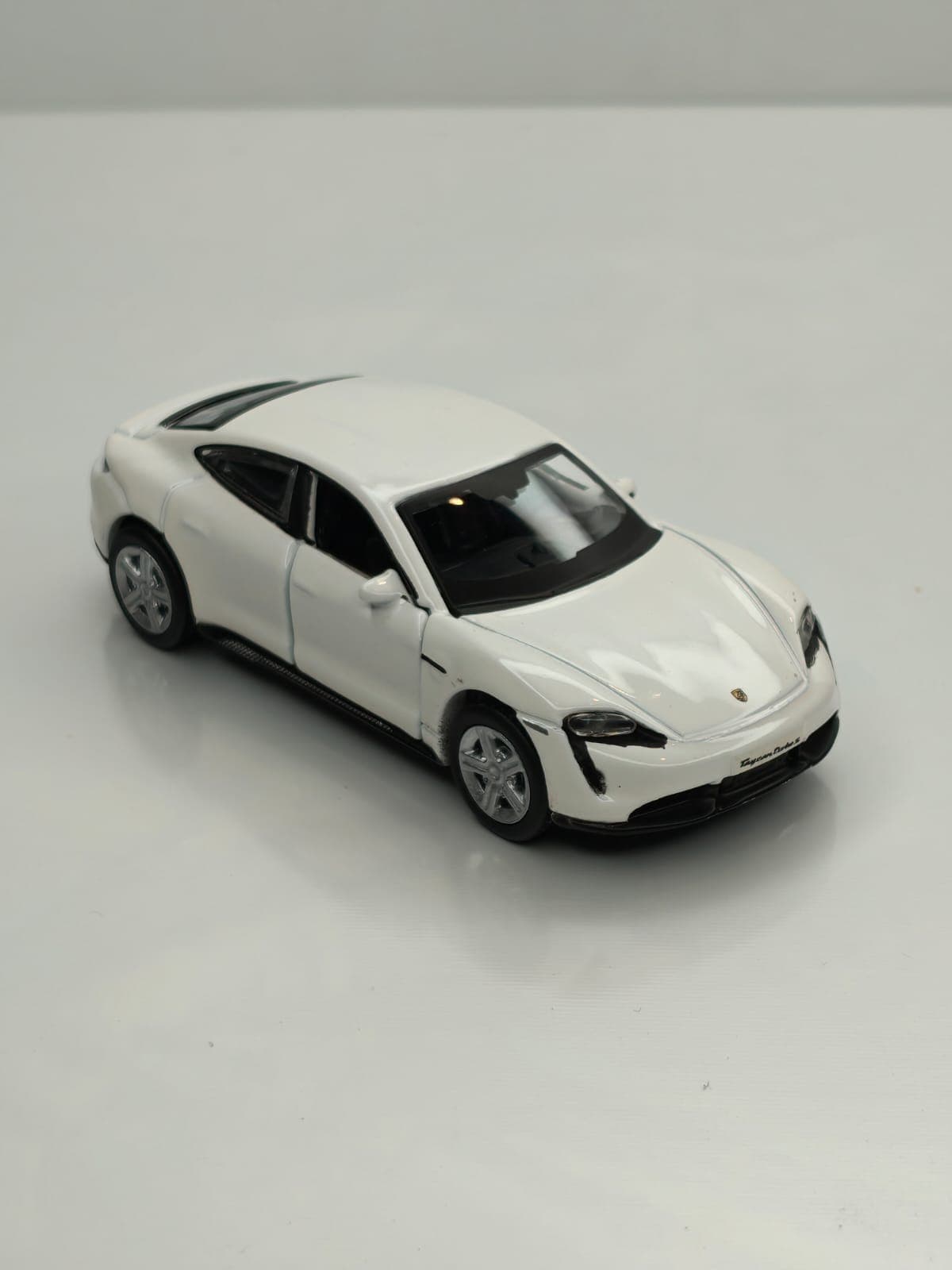 Bburago Porsche Taycan White – 1:64 Scale Die-Cast Model (Copy)