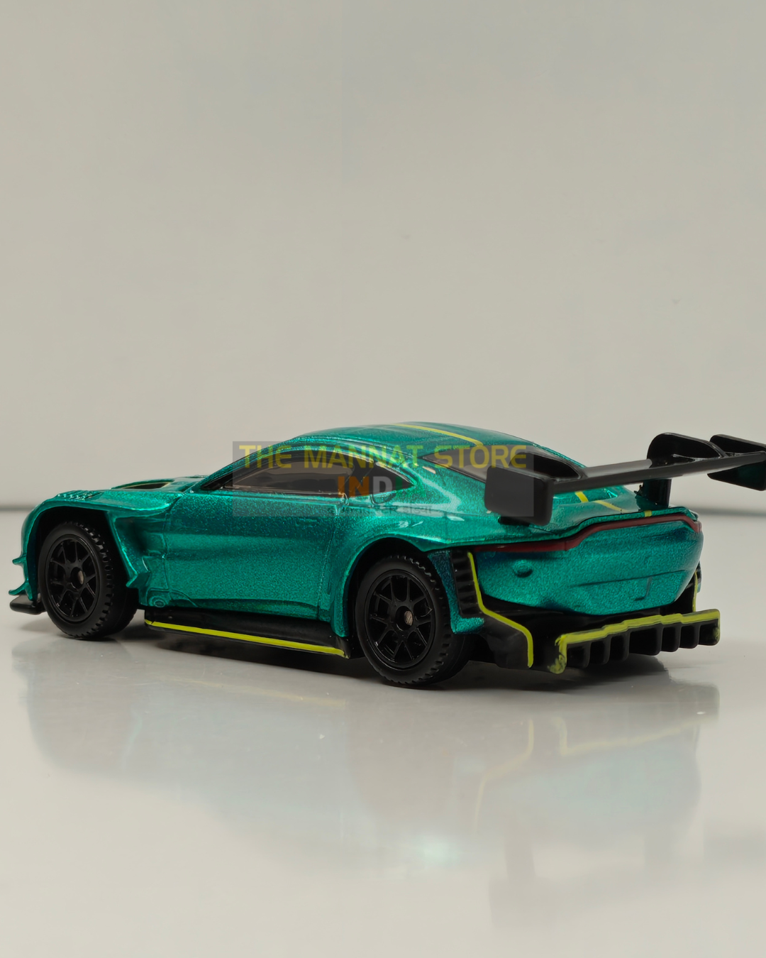 Aston Martin Vantage GT3 – 1:64 Scale Diecast Model