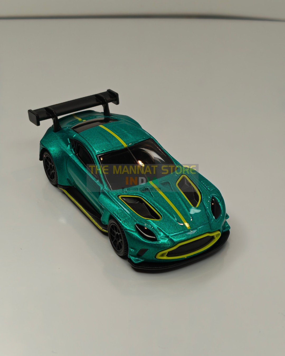 Aston Martin Vantage GT3 – 1:64 Scale Diecast Model