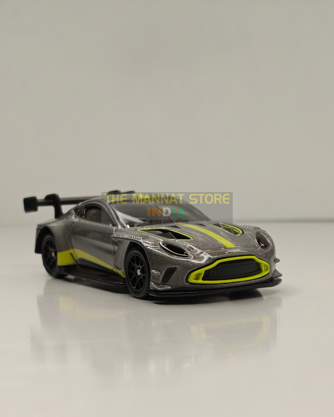 Aston Martin Vantage GT3 – 1:64 Scale Diecast Model
