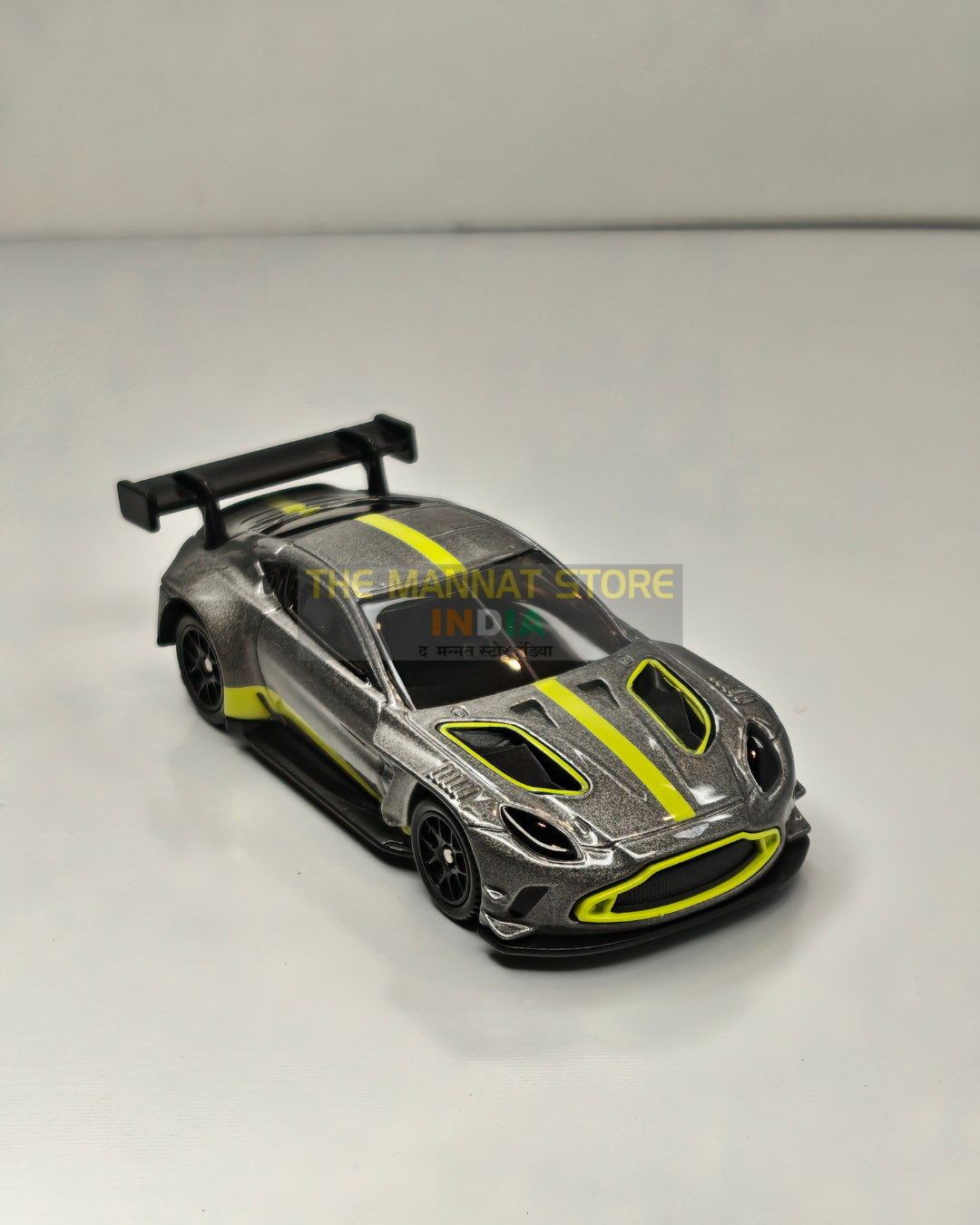 Aston Martin Vantage GT3 – 1:64 Scale Diecast Model