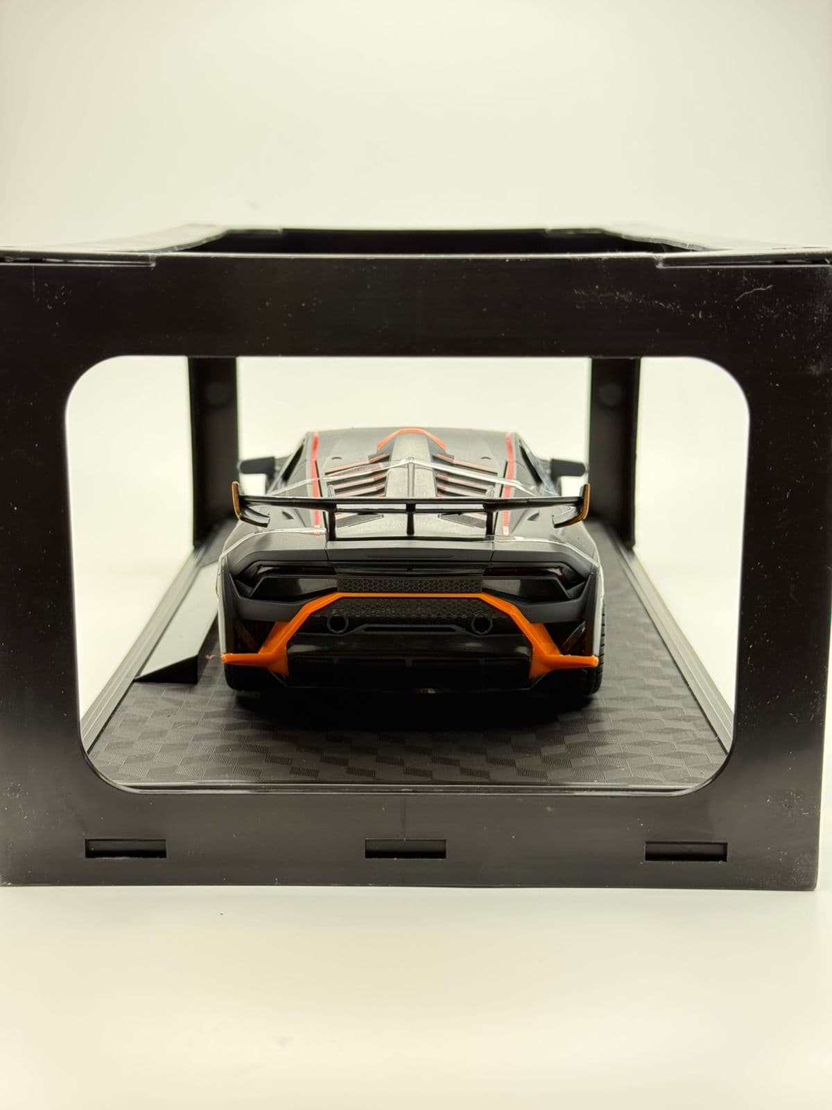 1:24 Scale Diecast Model Car – Pullback with Openable Doors - Image 4