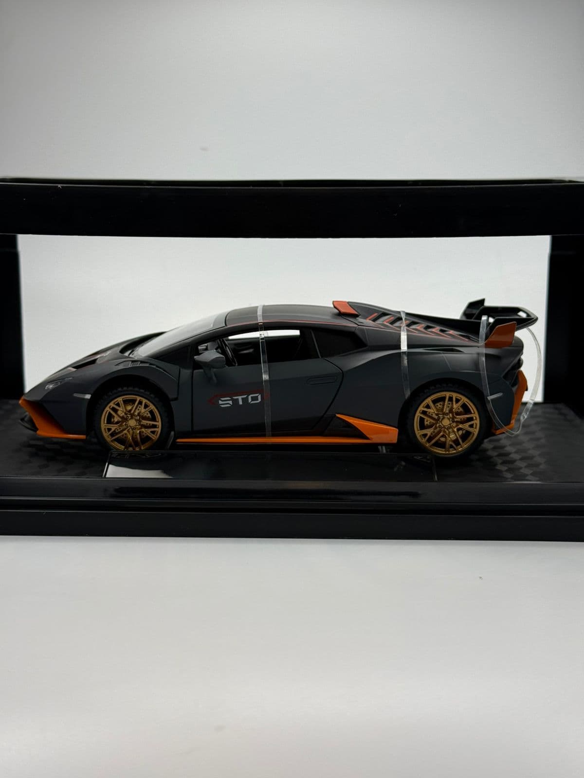 1:24 Scale Diecast Model Car – Pullback with Openable Doors - Image 2