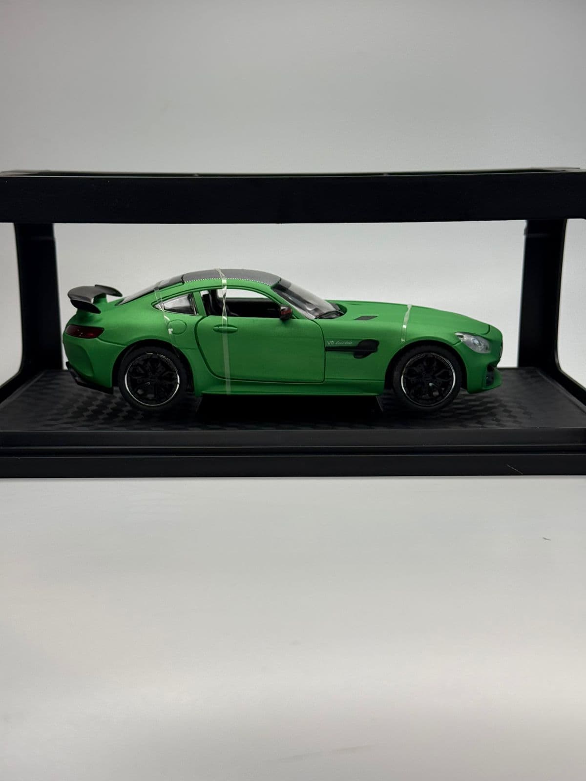 1:24 Scale Diecast Model Car – Pullback with Openable Doors
