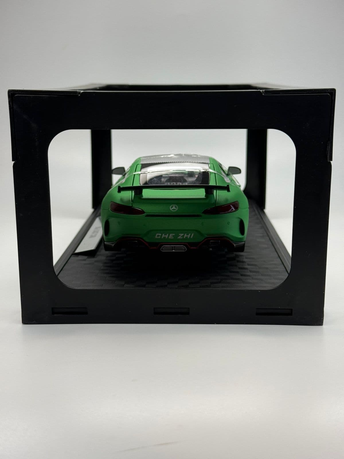 1:24 Scale Diecast Model Car – Pullback with Openable Doors - Image 3
