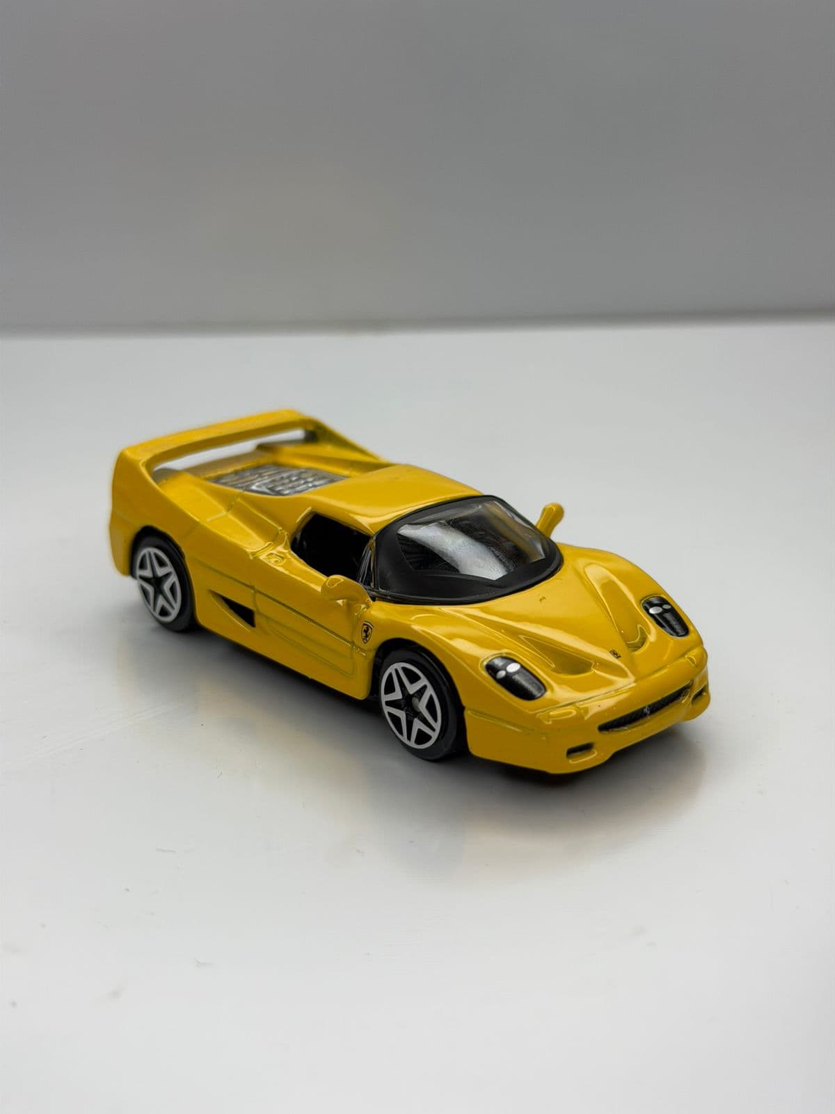 Official Bburago F50 - 1 : 64 Diecast Scale Model - Image 2
