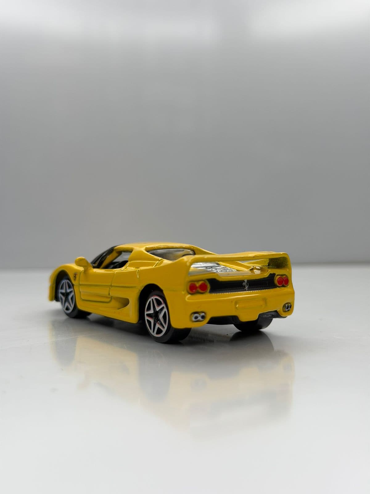 Official Bburago F50 - 1 : 64 Diecast Scale Model - Image 3