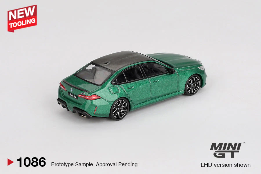 Mini GT #1086: BMW M5 Isle of Man Green Metallic - Image 2