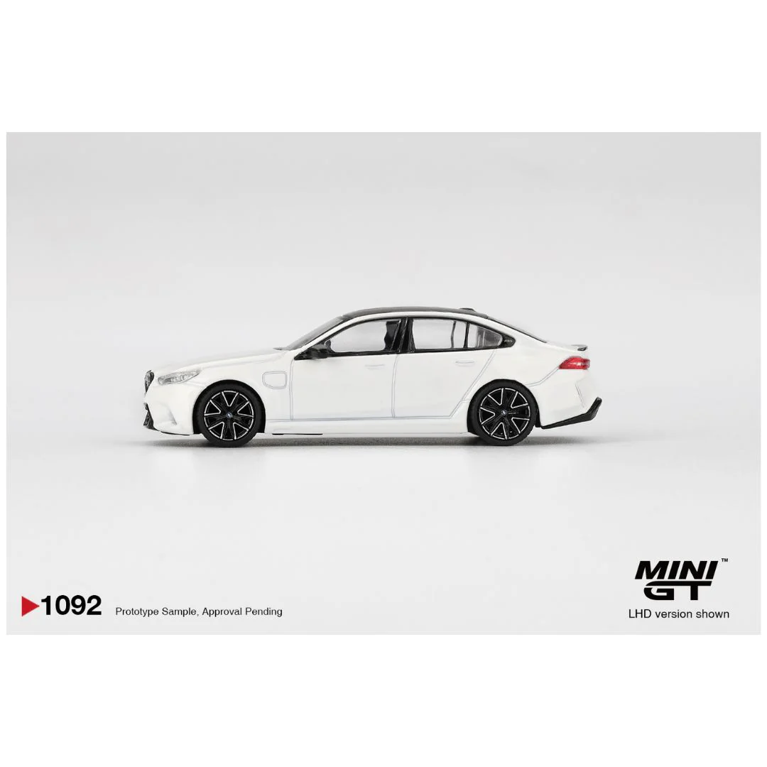 Mini GT #1092: BMW M5 Alpine White - Image 2