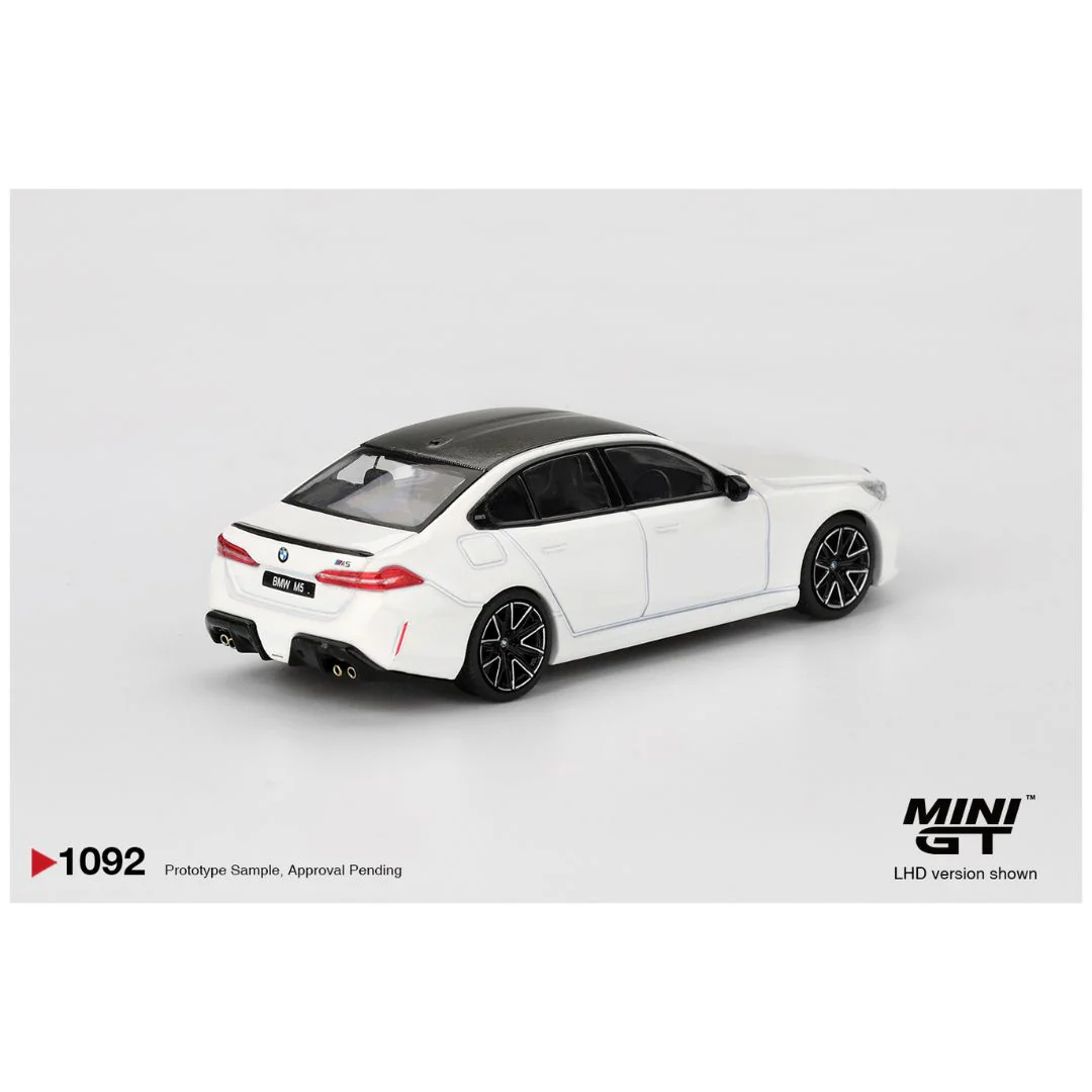 Mini GT #1092: BMW M5 Alpine White - Image 3